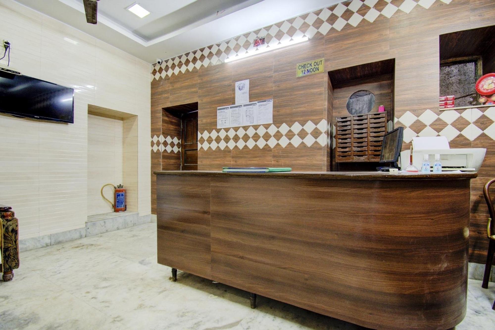 SPOT ON 78904 Dear Hotel Calcutta Calcutta Bara Bazar Buitenkant foto