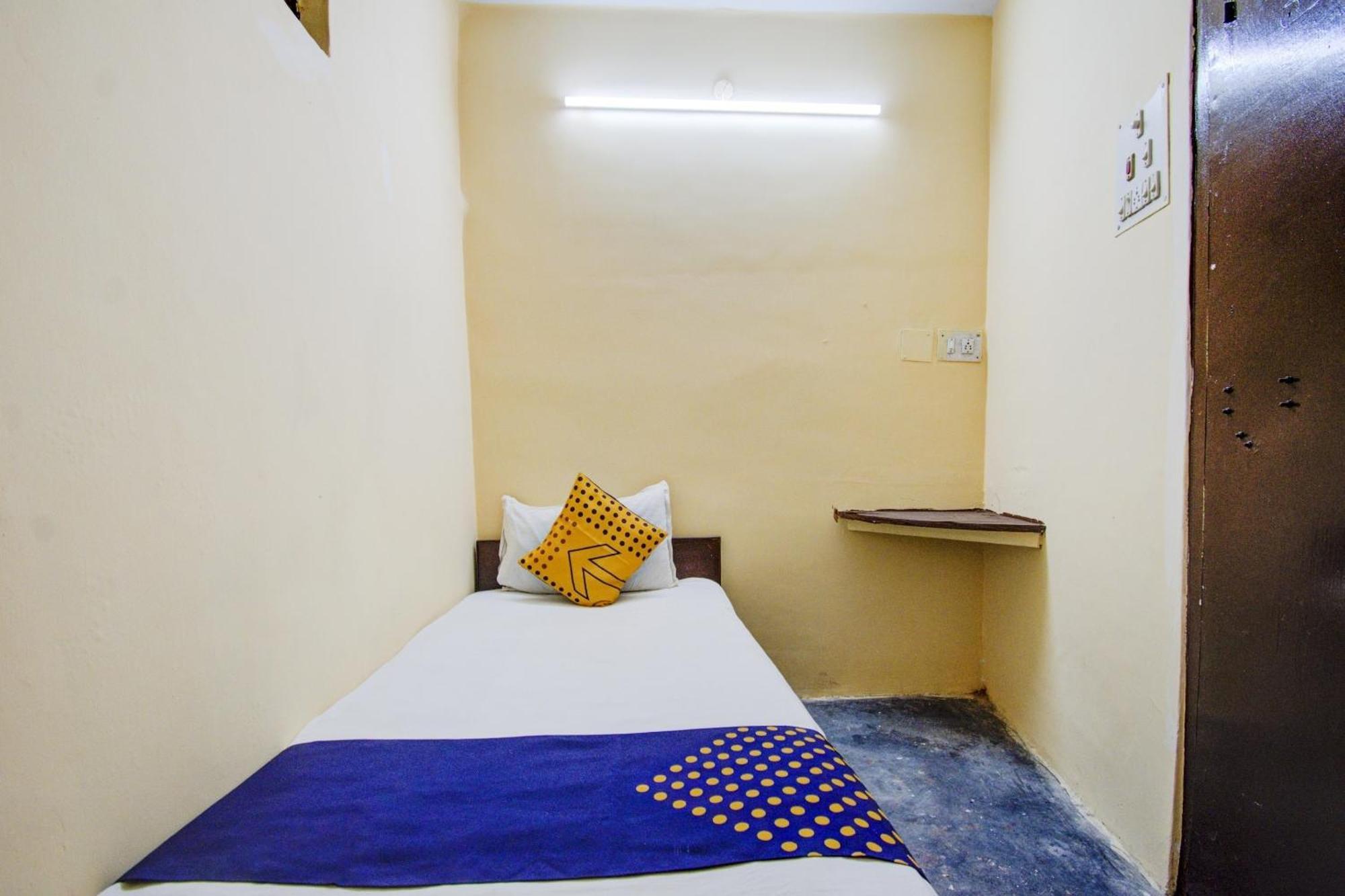 SPOT ON 78904 Dear Hotel Calcutta Calcutta Bara Bazar Buitenkant foto
